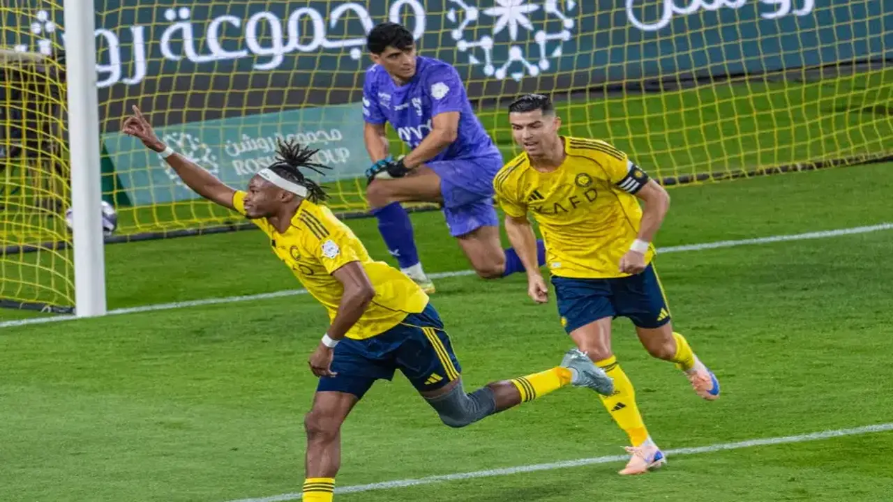 ماذا يحتاج النصر للتتويج بالدوري السعودي بعد التعادل القاتل مع الهلال؟